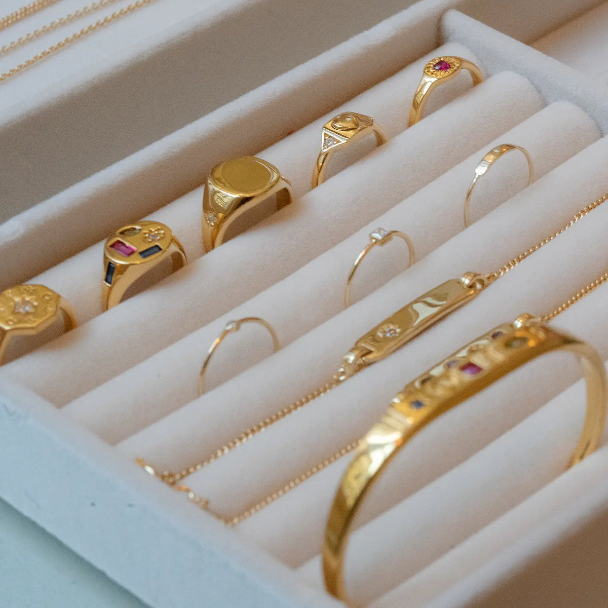 3. Des bijoux dessinés par nos soins & fabriqués à la main
