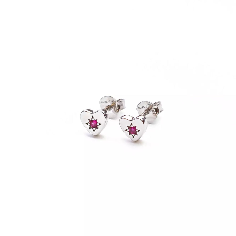boucles d'oreilles enfants petit coeur en argent en forme de coeur serties de zircon fuschia dans une étoile gravée