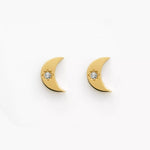 boucles d'oreilles lune pour femme en vermeil en forme de lunes serties dans une étoile gravée d'un zircon couleur cristal