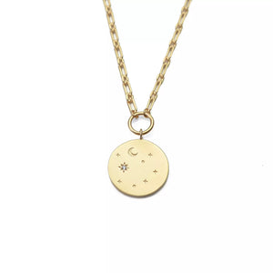 Collier femme 7ème ciel en vermeil à gravure personnalisable gravé d'une lune et d'étoiles sertie d'une pierre de zircon couleur cristal