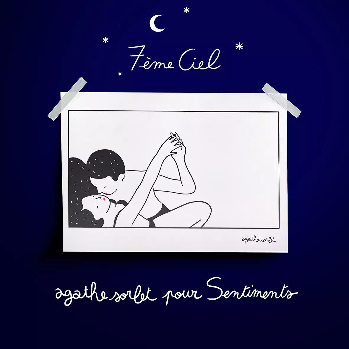 illustration encadrée 7ème ciel par Agathe Sorlet en noir et blanc de deux amants qui s'embrassent sur un fond bleu nuit