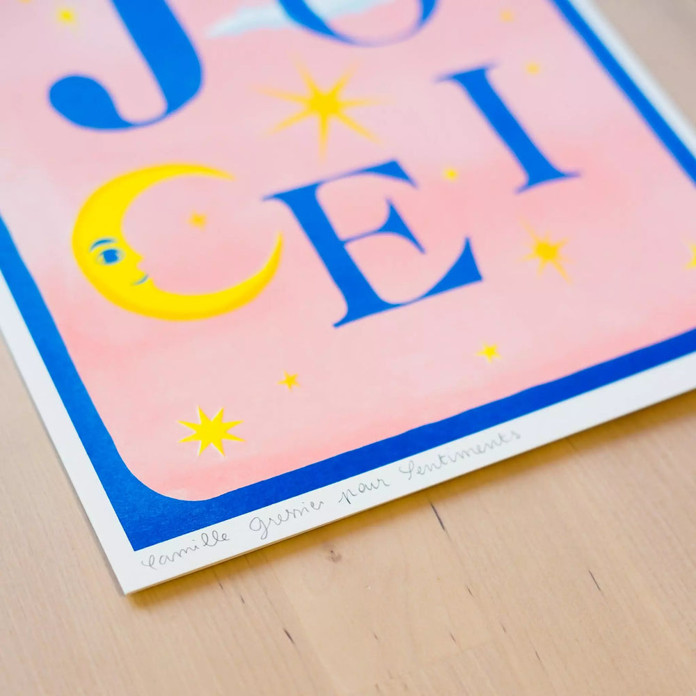 illustration joie par camille gressier vu de près d'une lune et d'un soleil personnalisée de parts et d'autres du mots JOIE écris en bleu sur fond rose