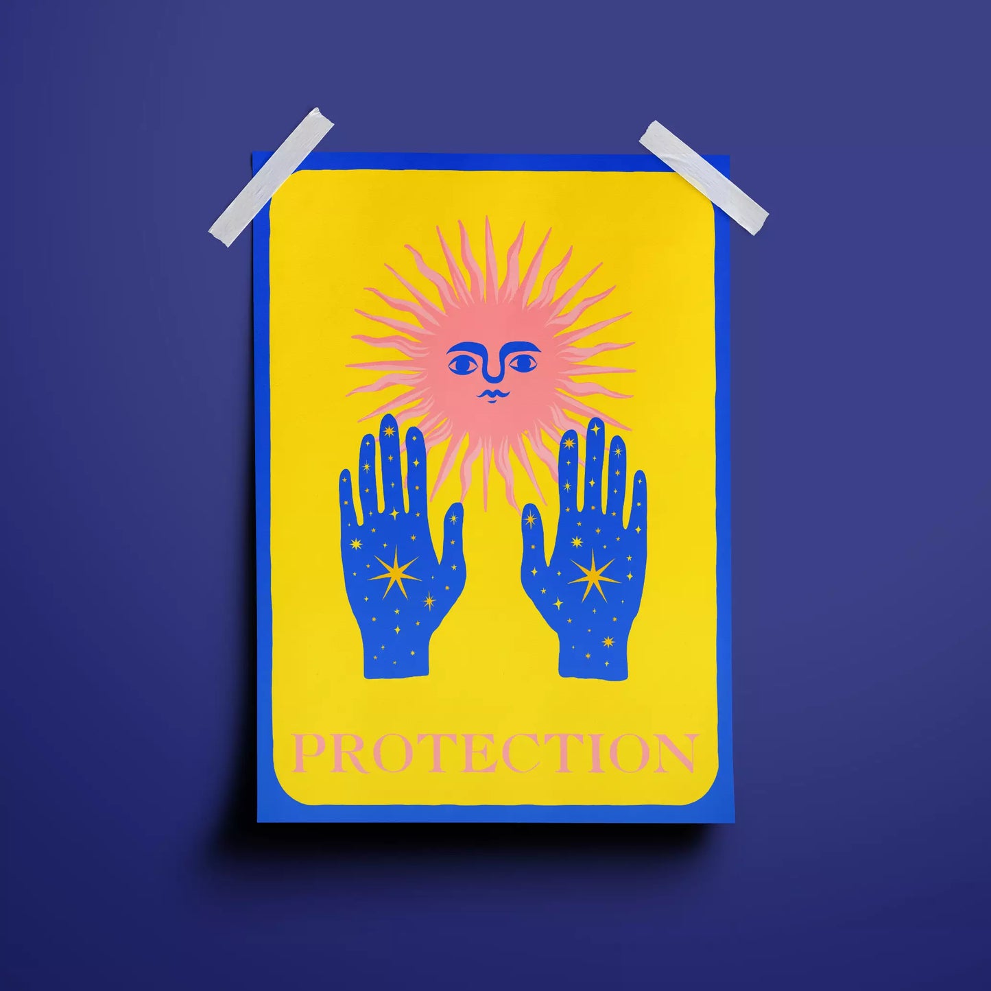Illustration Protection de Camille Gressier d'un soleil stylisé avec un visage portant ses mains remplies d'un ciel bleu nuit avec des étoiles en avant sur fond jaune avec la mention PROTECTION en bas de l'affiche accrochée à un mur