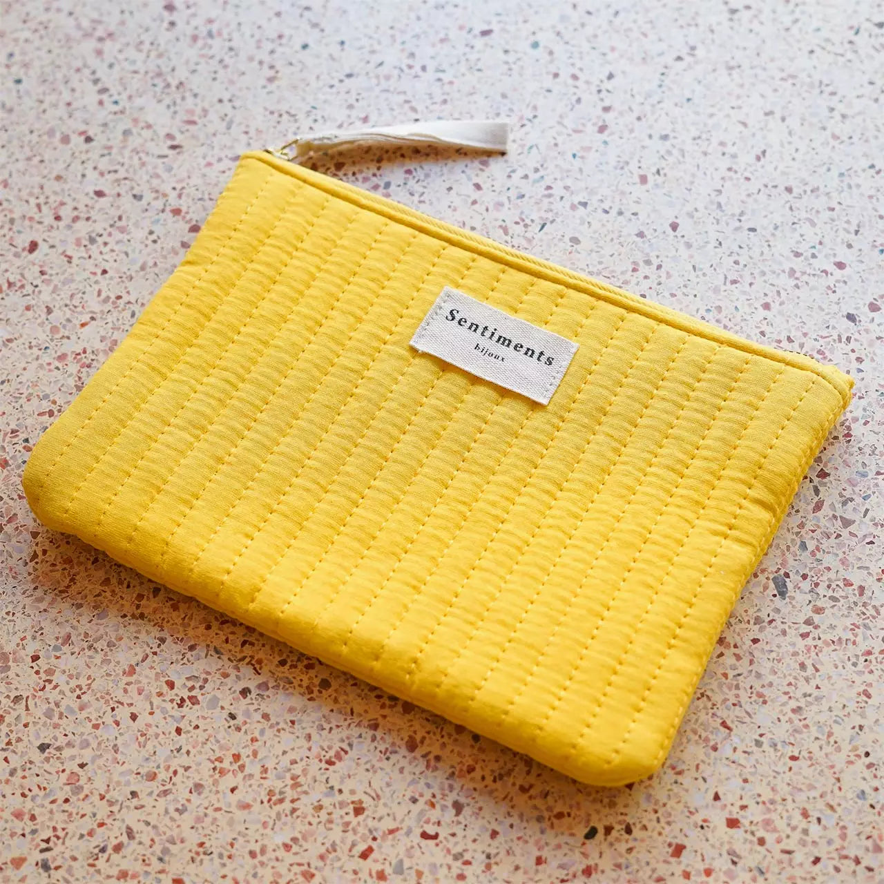 Pochette matellassée jaune soleil en coton